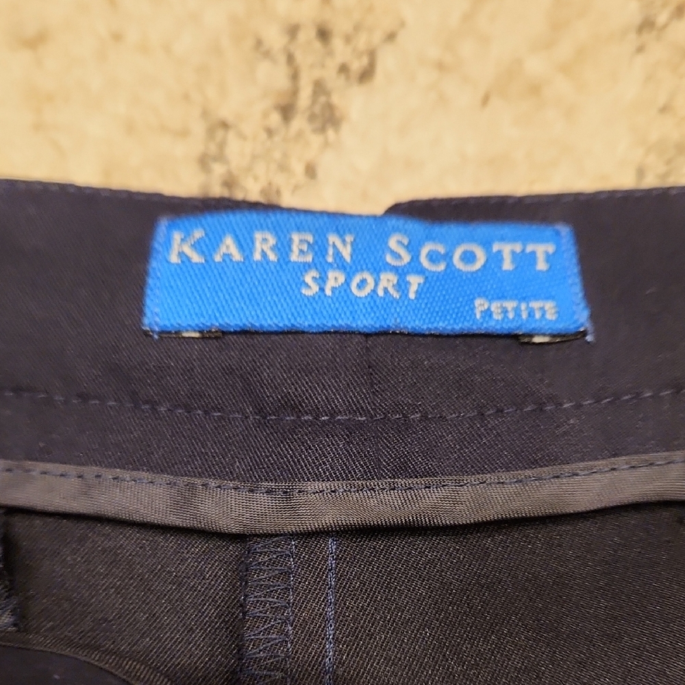 Karen Scott Navy Blue Skort with Button Accents Size 12 Like New - Picture 2 of 4